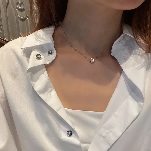 Gold_Classic_Round_Pendants_For_Women